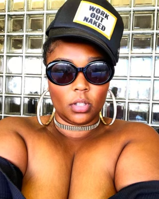 Singer Lizzo Wears di snapback hats
